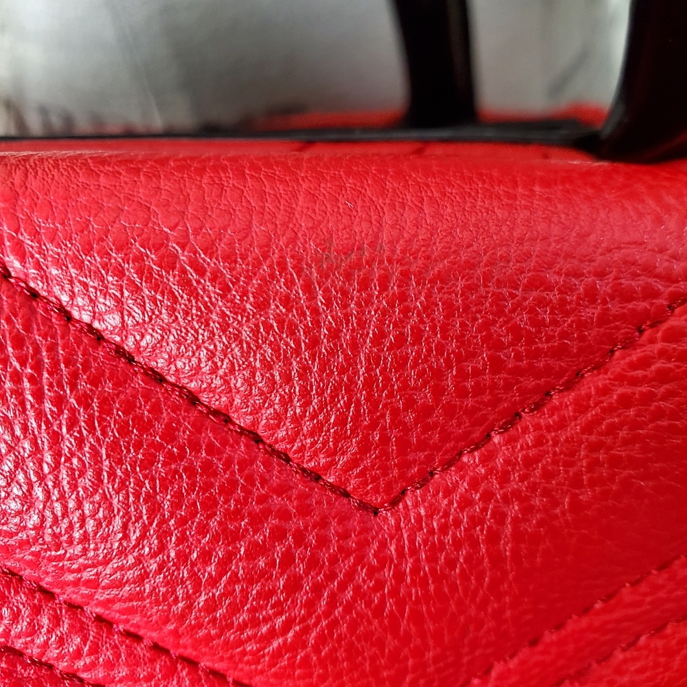 BETSEY JOHNSON | Zig Zag Pattern Sparkle Black Bow Gold Chain Crossbody Handbag - Picture 15 of 16